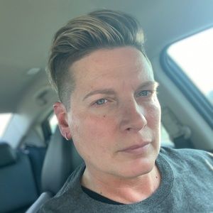 Meet your Posher, Angie